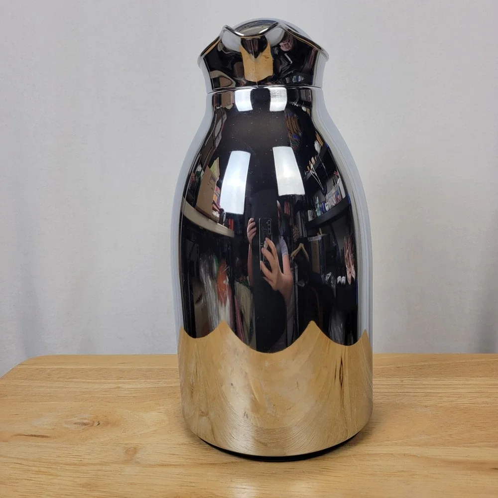 Crate & Barrel Mirror Thermal Insulated Coffee Carafe 51oz 1.5L Chrome Polished